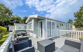 Beautiful 6 Berth Caravan At Southview Holiday Park In Skegness Ref 33031S
